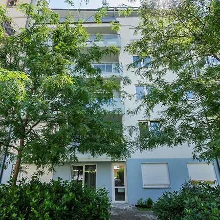 Bpr Galactic Empire With Balcony * Budapest